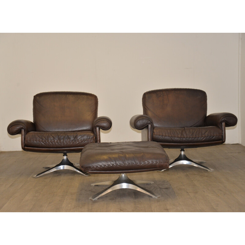 Pair of mid-century De Sede "DS-31" armchairs in brown leather with ottoman - 1970s