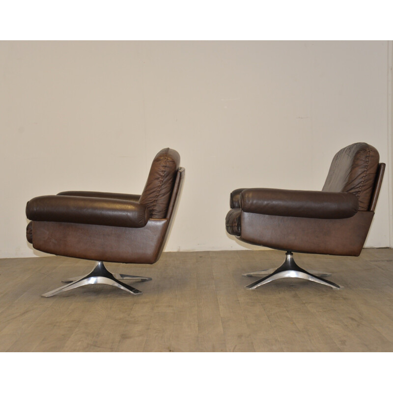 Pair of mid-century De Sede "DS-31" armchairs in brown leather with ottoman - 1970s