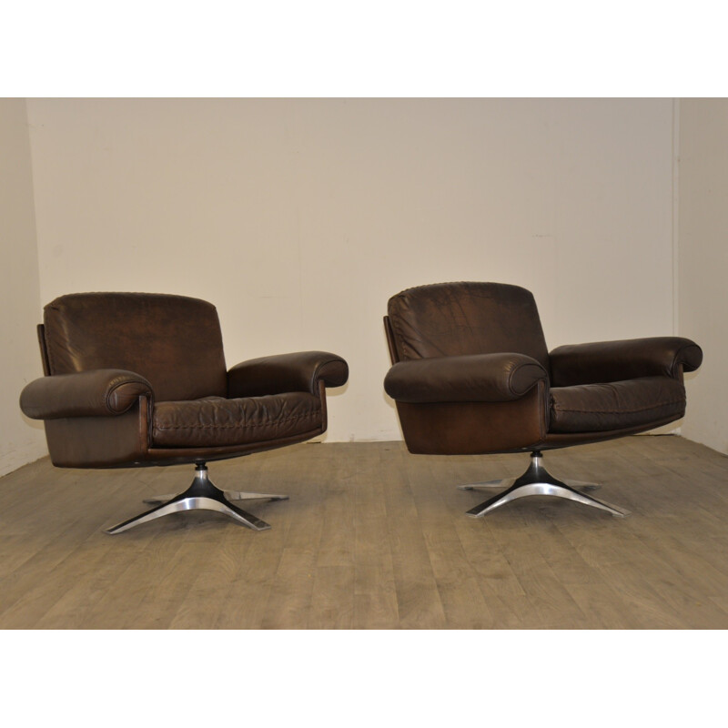 Pair of mid-century De Sede "DS-31" armchairs in brown leather with ottoman - 1970s