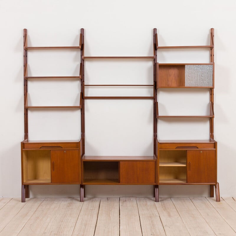 Vintage 3 bay wall unit in teak with 4 cabinets and 6 shelves, Scandinavian 1960s