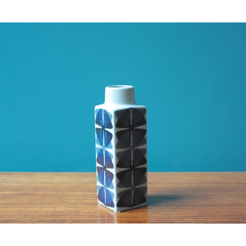 Mid-century square Royal Copenhagen vase in white ceramic with blue patterns, Ellen MALMER - 1960s