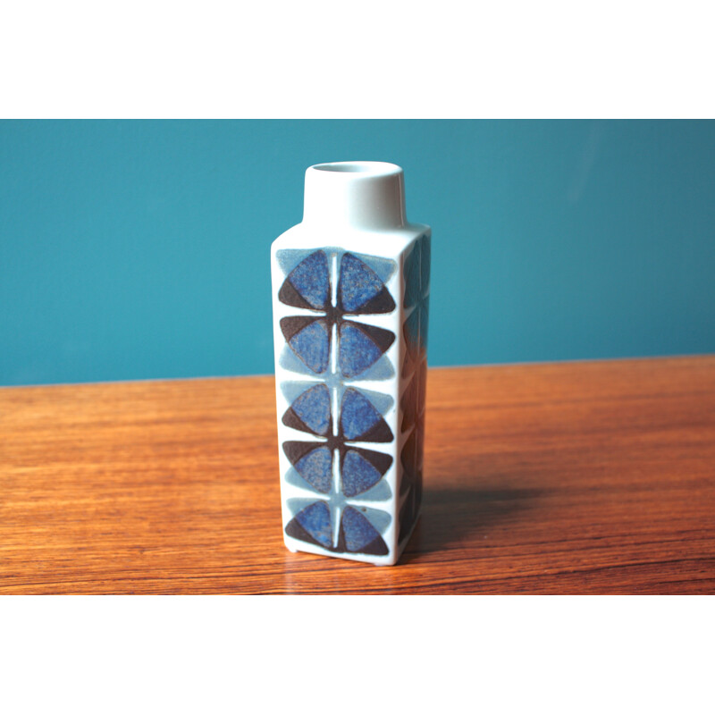 Mid-century square Royal Copenhagen vase in white ceramic with blue patterns, Ellen MALMER - 1960s