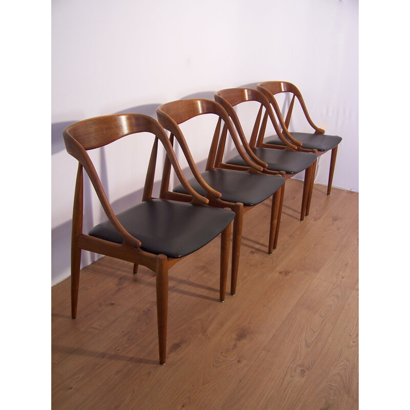 Suite de 4 chaises Uldum Mobelfabrik en teck et simili cuir noir, Johannes ANDERSEN - 1960