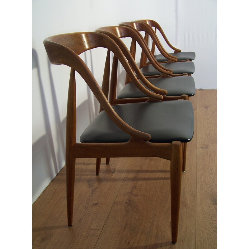 Suite de 4 chaises Uldum Mobelfabrik en teck et simili cuir noir, Johannes ANDERSEN - 1960