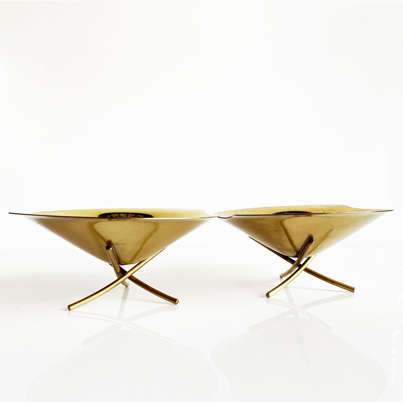 Pair of vintage tripod brass bowls by Gunter Kupetz. Germany 1950s