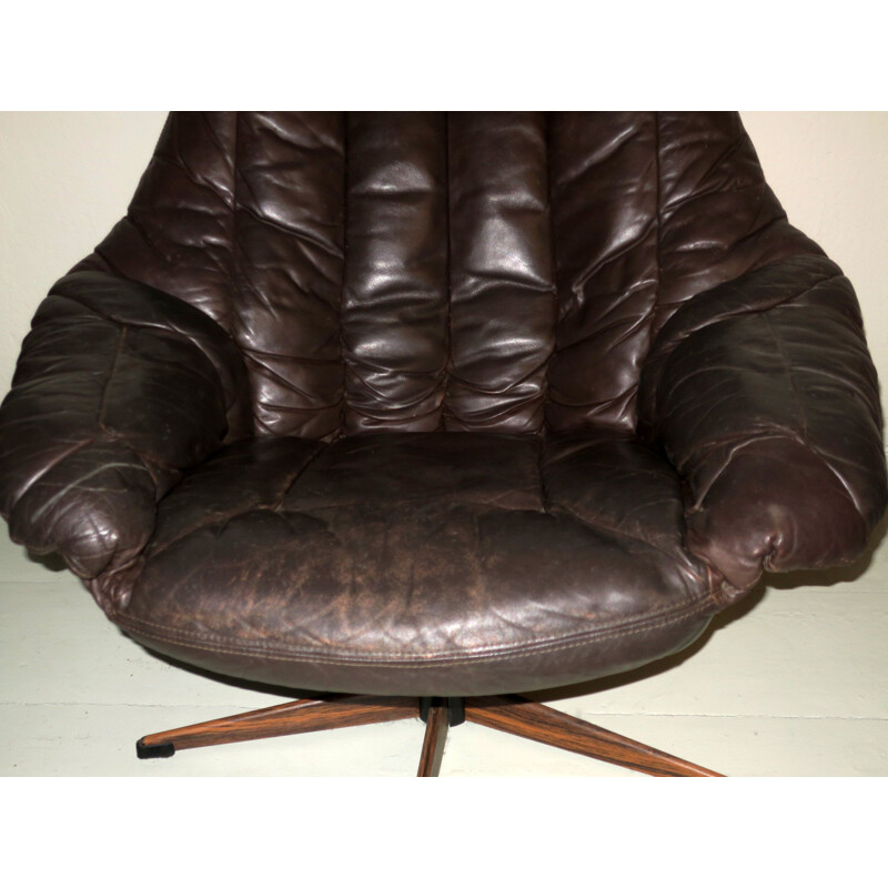 Fauteuil lounge vintage en cuir brun foncé et palissandre par H W Klein pour Bramin Swivel 1960