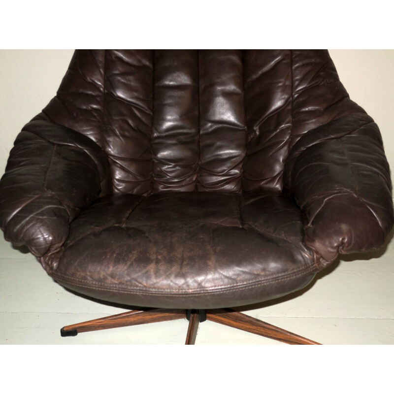 Vintage Lounge Chair in Dark Brown Leather and Rosewood by H W Klein for Bramin Swivel 1960s