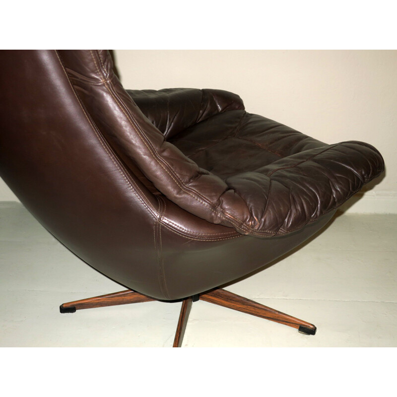 Vintage Lounge Chair in Dark Brown Leather and Rosewood by H W Klein for Bramin Swivel 1960s