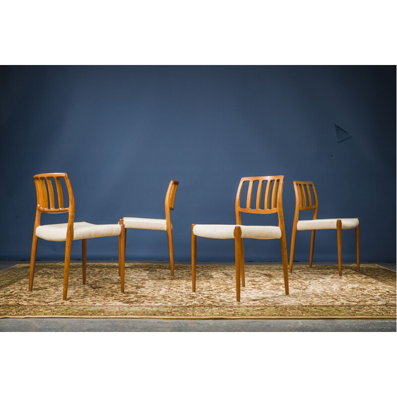 Suite de 4 chaises vintage en teck modèle 83 par Niels O. Moller pour J.L. Moller, Danois 1960