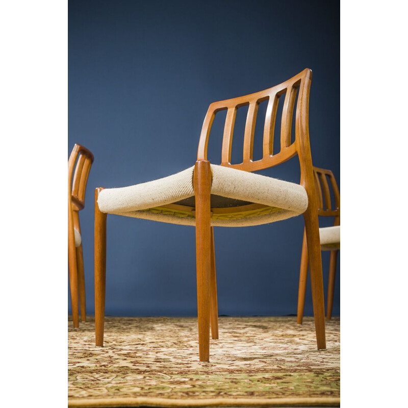 Suite de 4 chaises vintage en teck modèle 83 par Niels O. Moller pour J.L. Moller, Danois 1960