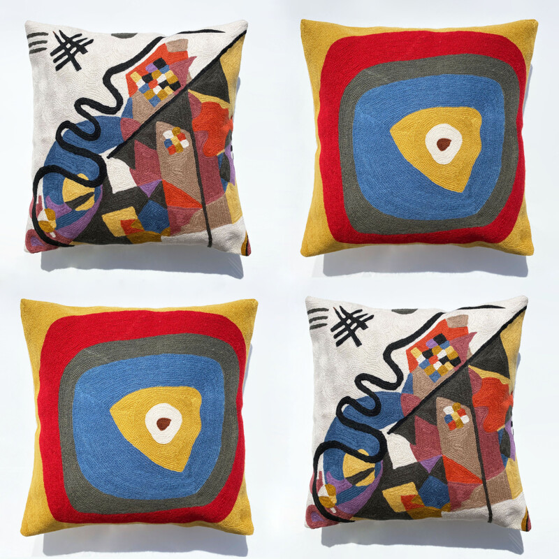 Suite de 4 housses coussins vintage multicolores laine brodée motifs abstraits