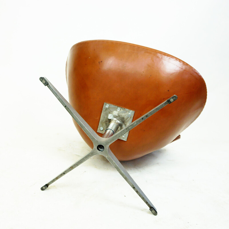 Vintage-Sessel Schwan in braunem Leder von Arne jacobsen für Fritz Hansen 1958
