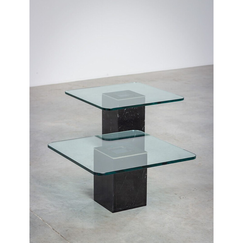 Par de mesas laterais quadradas modernistas vintage com tampo de vidro, Itália 1970