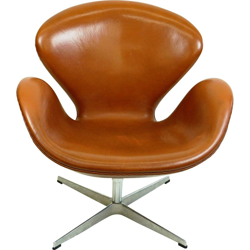 Vintage-Sessel Schwan in braunem Leder von Arne jacobsen für Fritz Hansen 1958