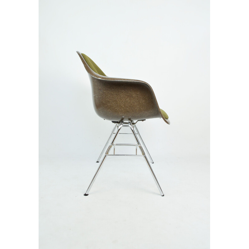 Chaise vintage par Ch. & R. Eames Vitra 1970