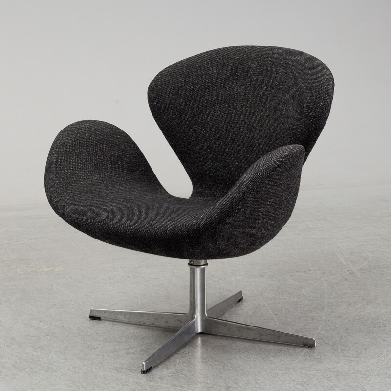 Vintage Swan armchair by Arne Jacobsen by Fritz Hansen, Swedish 1958s
