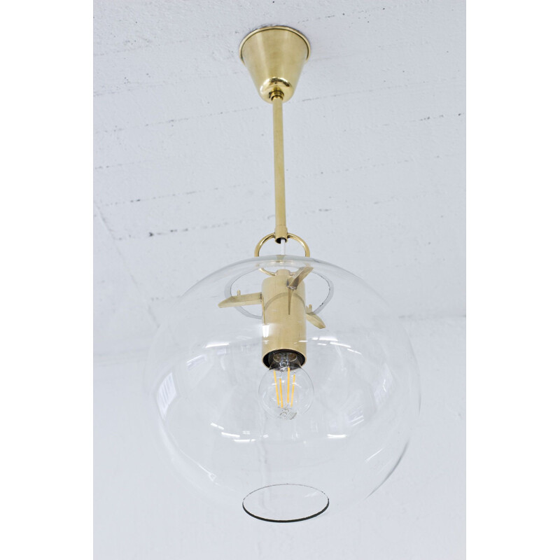 Lámpara de suspensión vintage de vidrio y latón de Hans-Agne Jakobsson, Suecia 1950