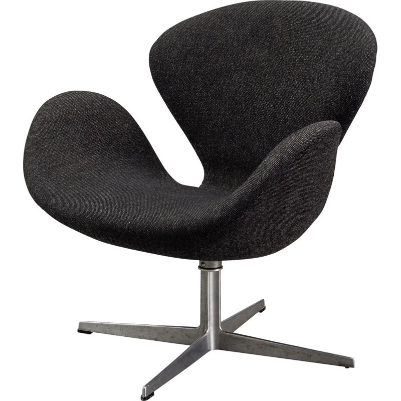 Vintage Swan armchair by Arne Jacobsen by Fritz Hansen, Swedish 1958s