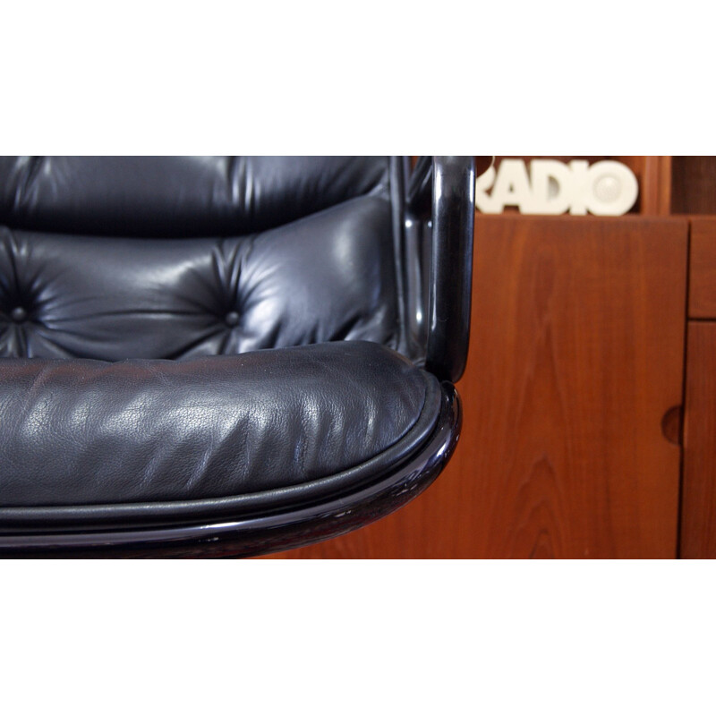 Sedia da ufficio vintage in pelle nera di Charles Pollock per Knoll International 1970