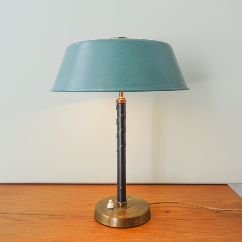 Lámpara de mesa vintage de latón y cuero de Einar Backstrom, Suecia 1940