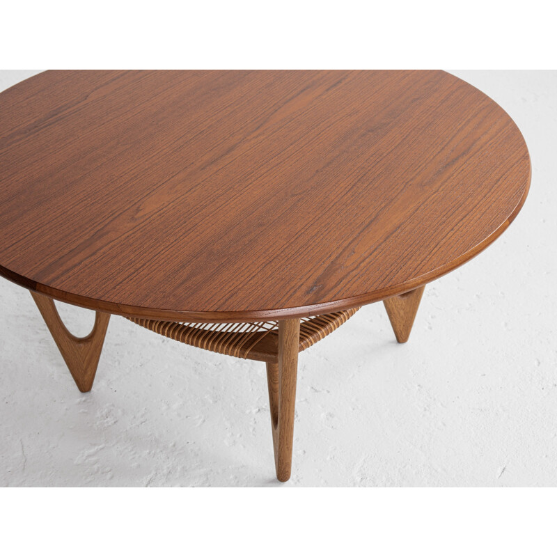 Table basse vintage ronde en teck et chêne par Kurt Ostervig, Danois 1950