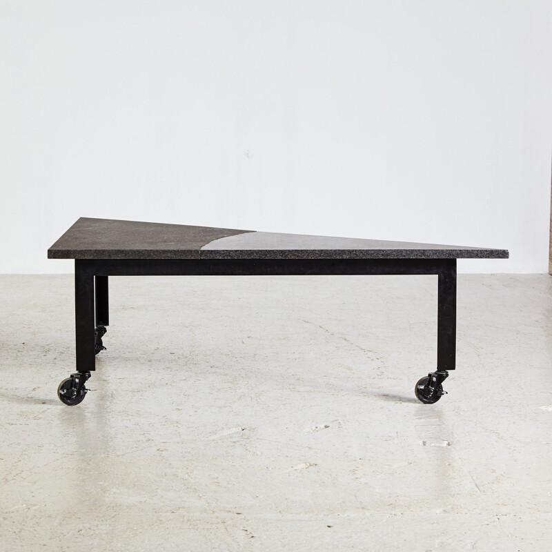 Mesa de centro triangular gris vintage con ruedas de Rei Kawakubo para Pallucco, 1985