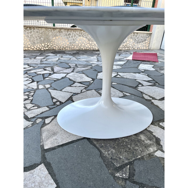 Vintage tulip table in white Carrara marble by Eero Saarinen for Knoll