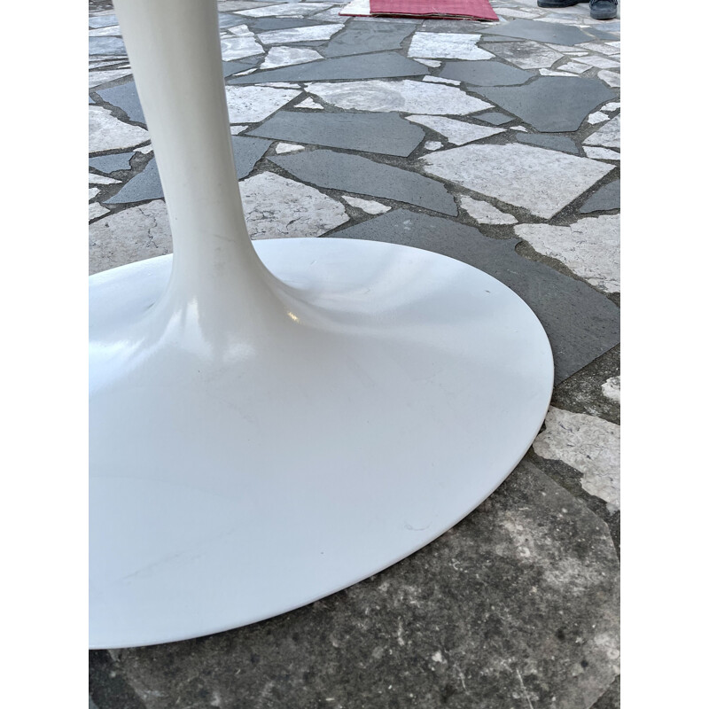 Vintage tulip table in white Carrara marble by Eero Saarinen for Knoll
