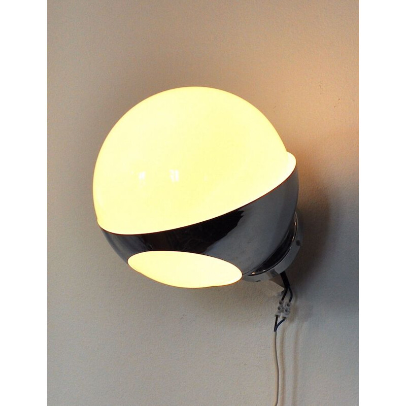 Vintage opaline wall lamp, Italy 1960s