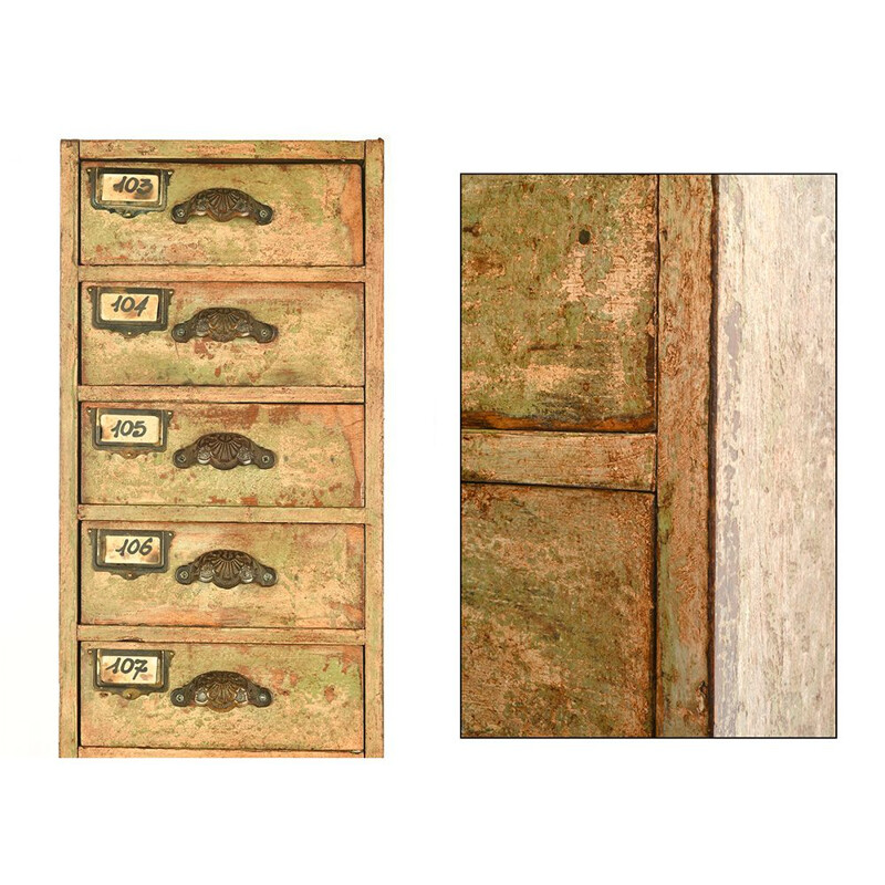 Colonna da laboratorio d'epoca in legno patinato con 18 cassetti, Francia