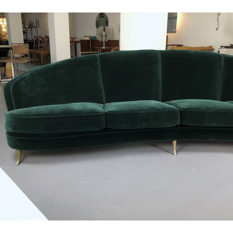 Vintage Gio Ponti green velvet curved sofa for Isa Bergamo, Italian 1950s