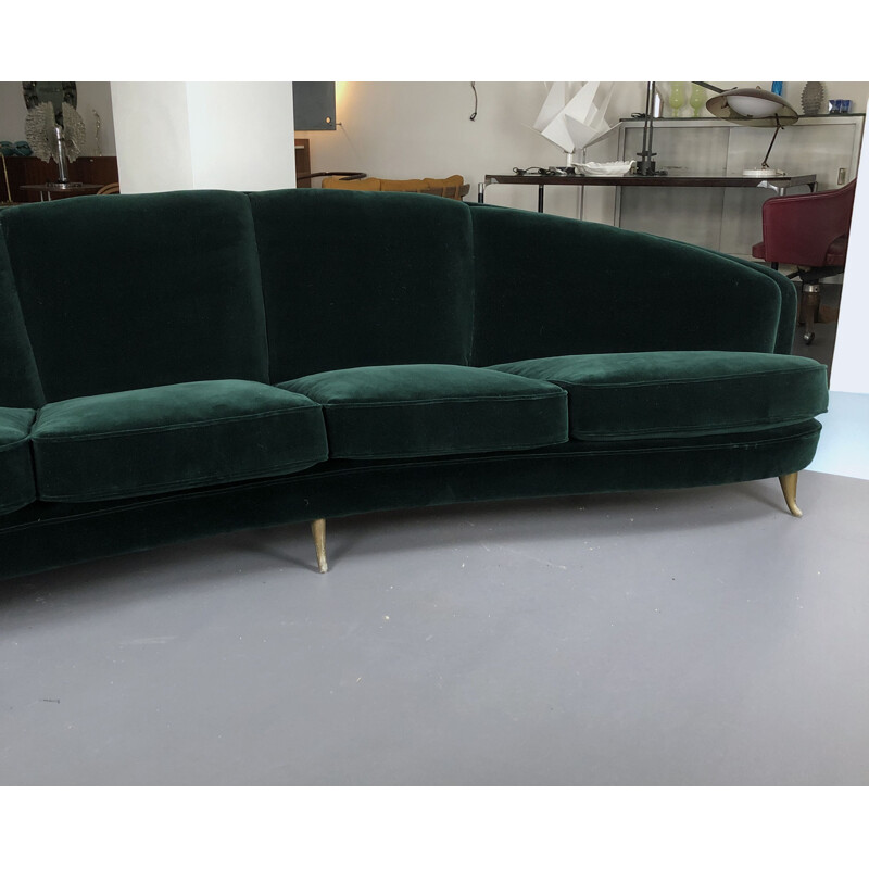 Vintage Gio Ponti green velvet curved sofa for Isa Bergamo, Italian 1950s