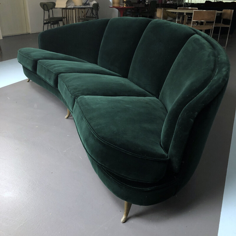 Vintage Gio Ponti green velvet curved sofa for Isa Bergamo, Italian 1950s