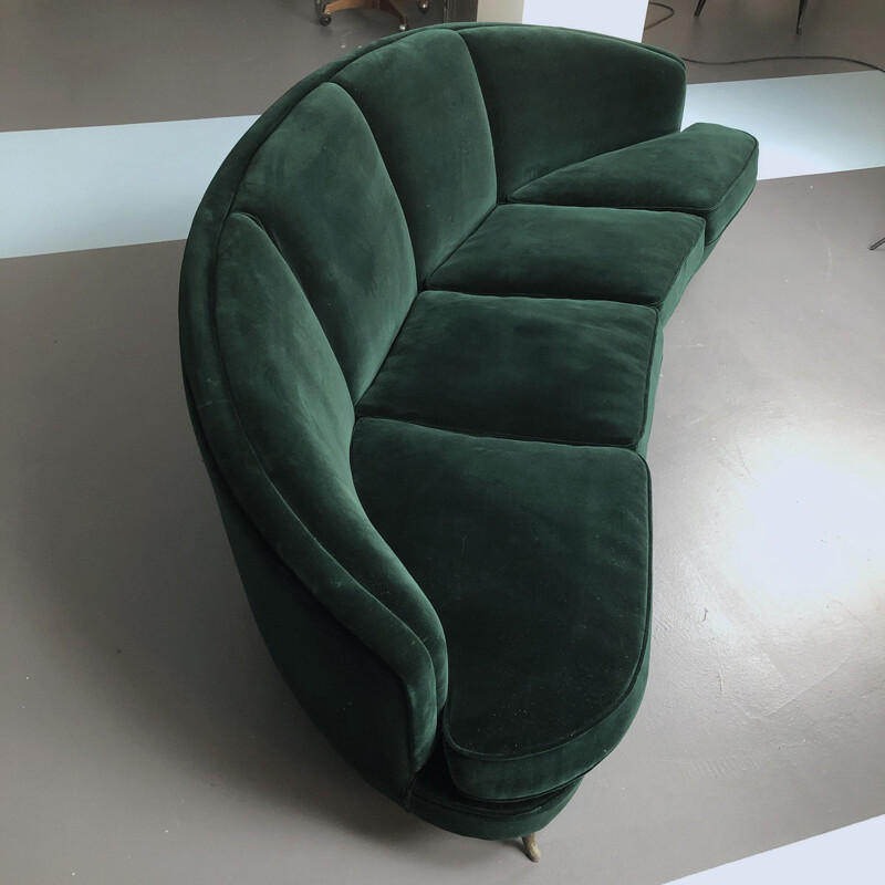 Vintage Gio Ponti green velvet curved sofa for Isa Bergamo, Italian 1950s