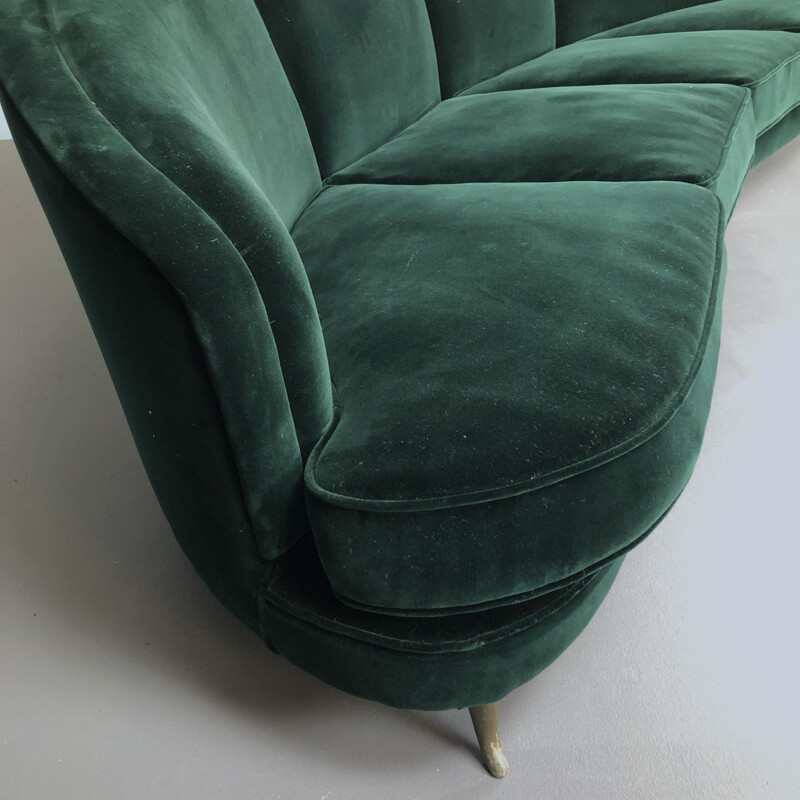 Vintage Gio Ponti green velvet curved sofa for Isa Bergamo, Italian 1950s