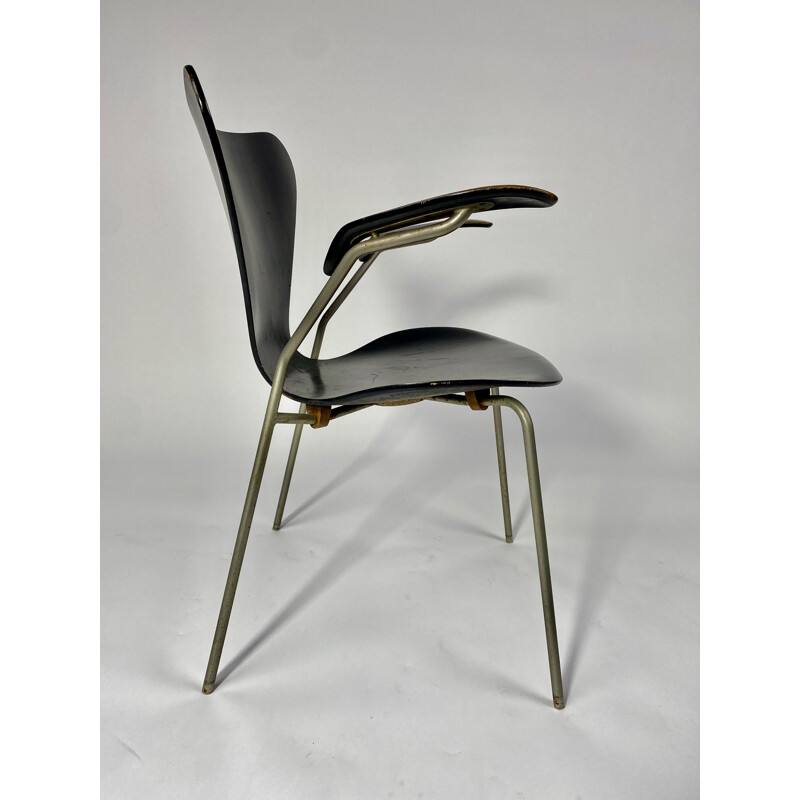 Vintage chair with arms Model 3270