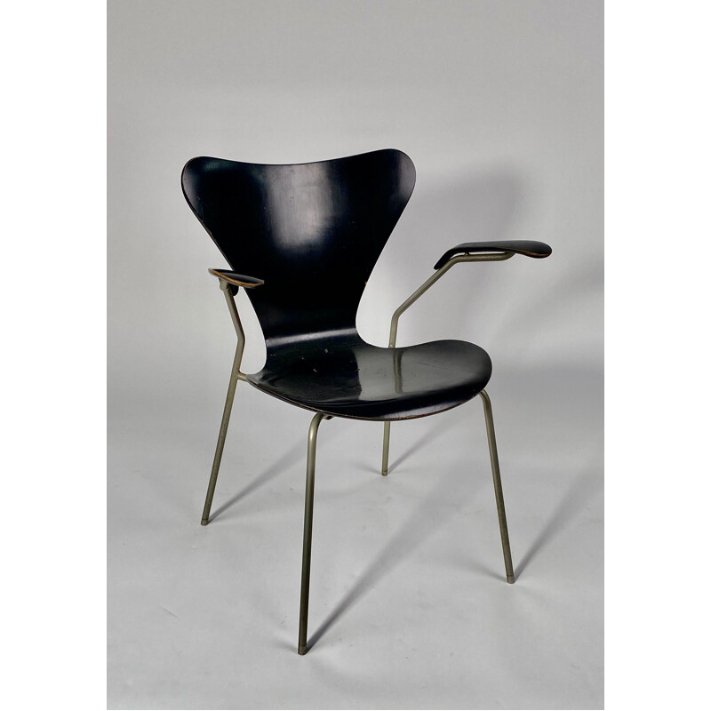Vintage chair with arms Model 3270