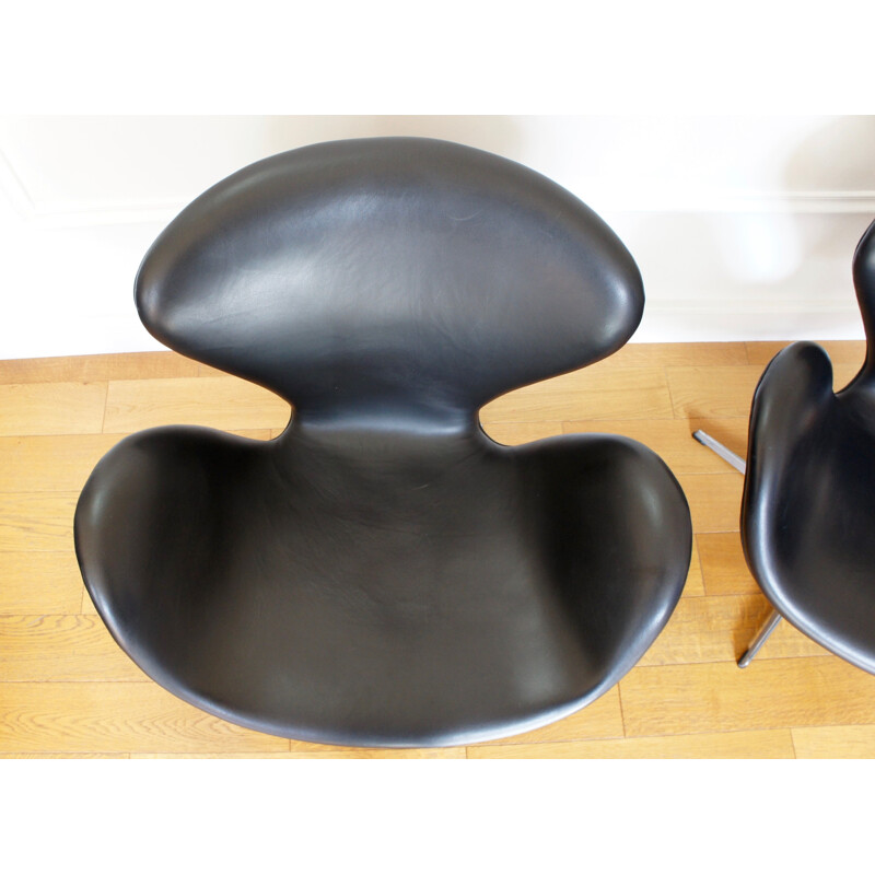 Paire de fauteuils vintage Swan de Arne Jacobsen par Fritz Hansen 1960
