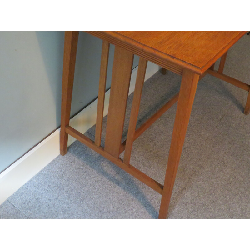 Vintage Table in light oak Haque School