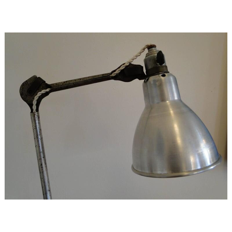 Lampe industrielle "206" en métal et chêne, Bernard-Albin GRAS - 1940