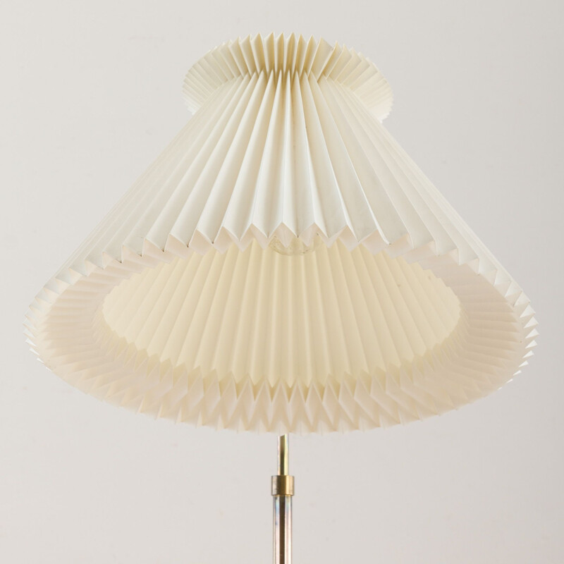 Lampadaire vintage en laiton avec abat-jour Le Klint réglable en hauteur Danois