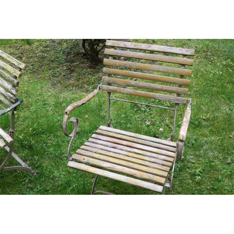 Paire de fauteuils vintage de jardin en fonte patinée avec bras en volute