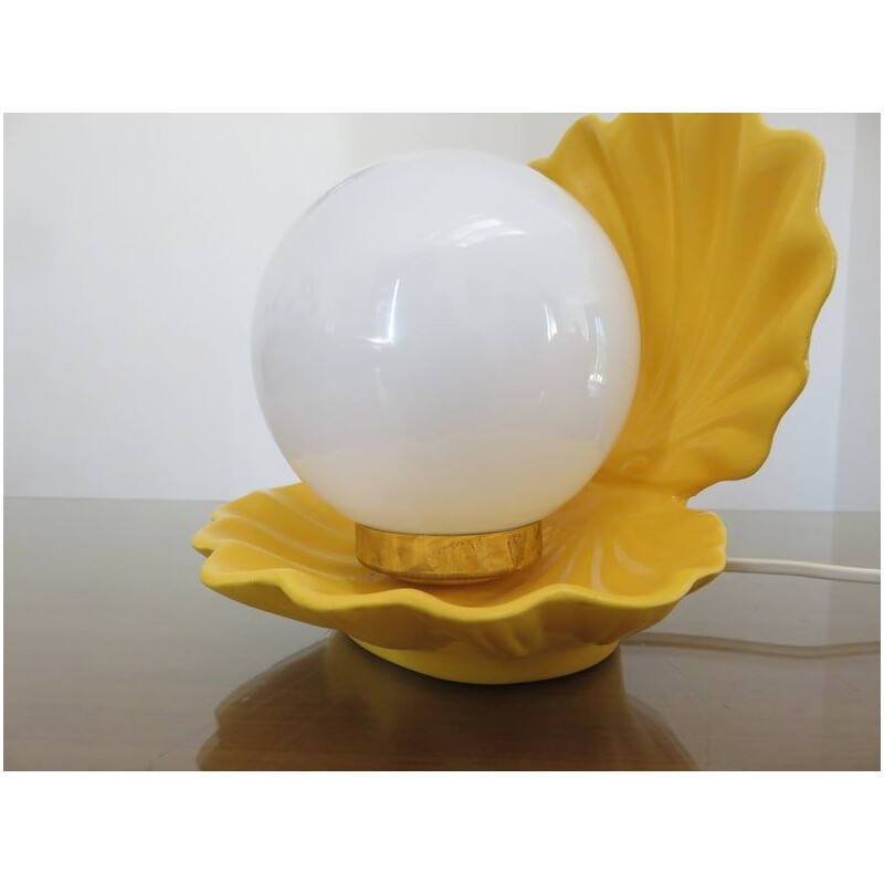 Lampe vintage coquillage en céramique jaune 1970