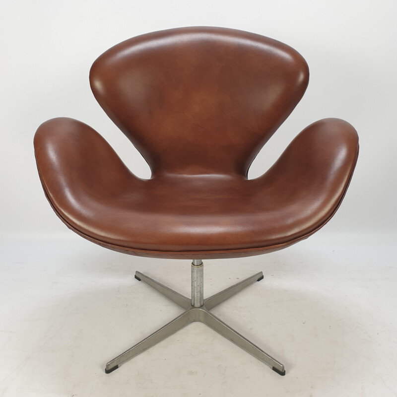 Vintage Swan Chair by Arne Jacobsen and Fritz Hansen 1980