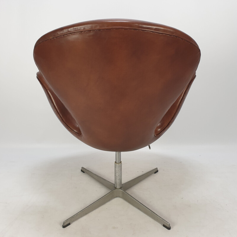 Vintage Swan Chair by Arne Jacobsen and Fritz Hansen 1980