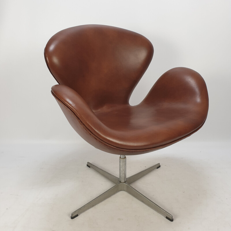 Vintage Swan Chair by Arne Jacobsen and Fritz Hansen 1980