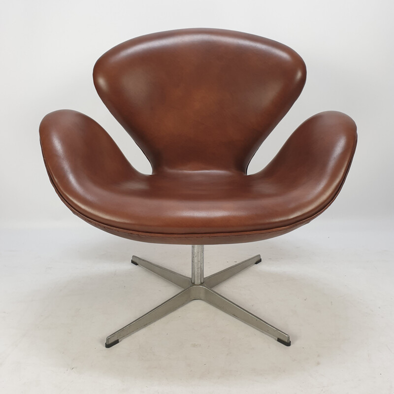 Vintage Swan Chair by Arne Jacobsen and Fritz Hansen 1980