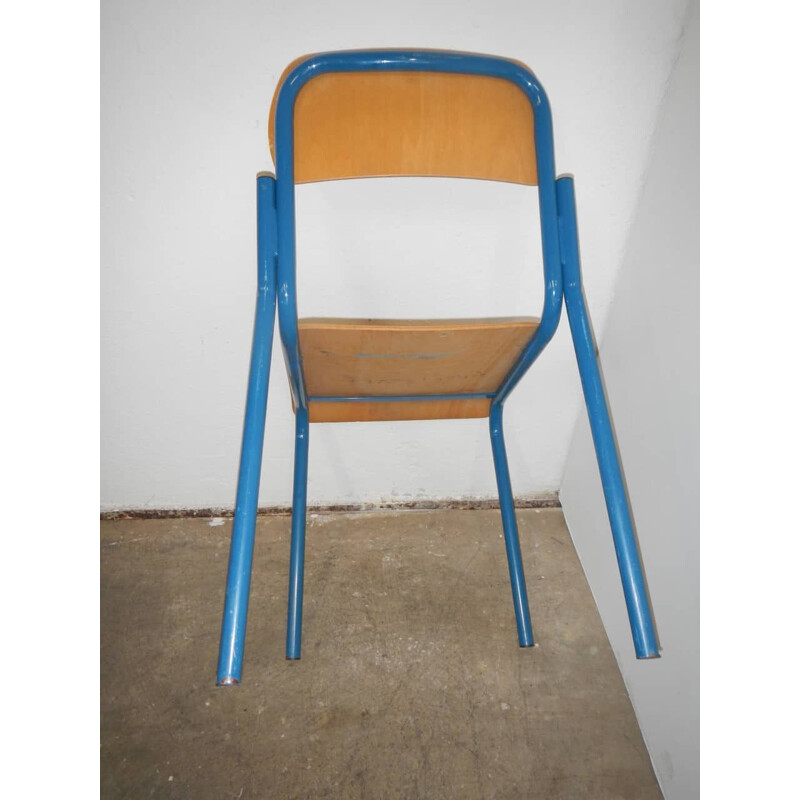 Silla escolar sencilla de época