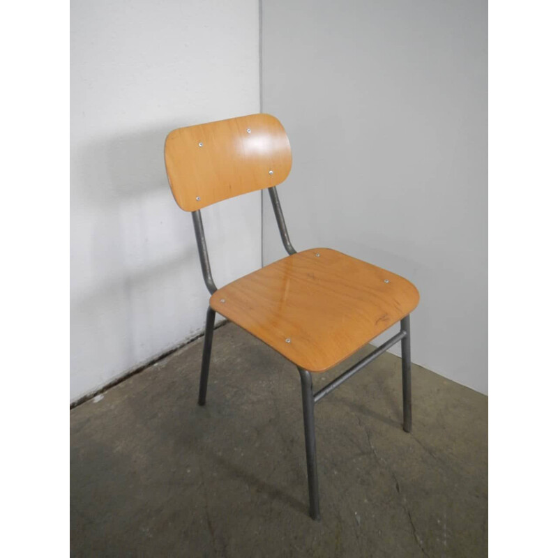 Chaise vintage d'école simple