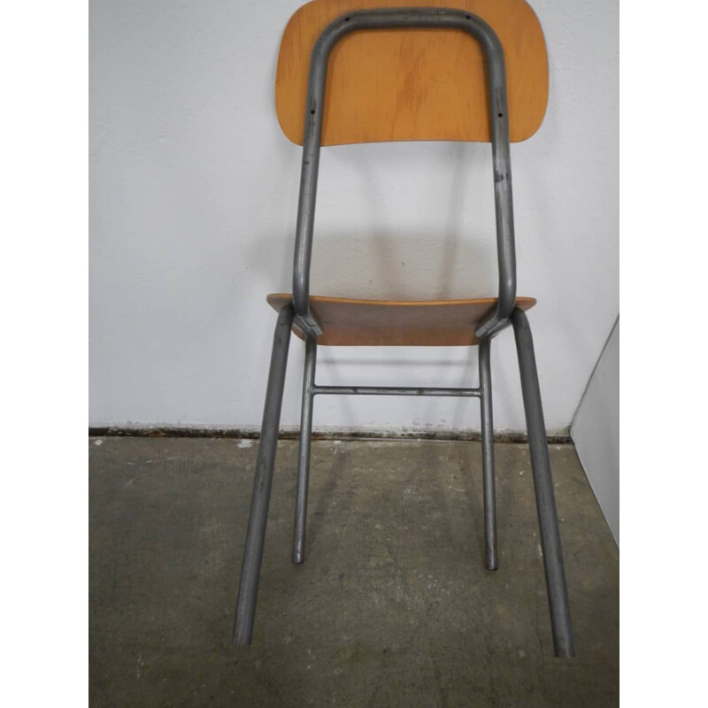 Semplice sedia scolastica vintage